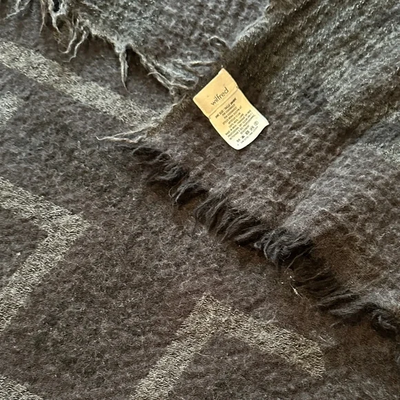 Wilfred Black Geometric Blanket scarf - Picture 7 of 9